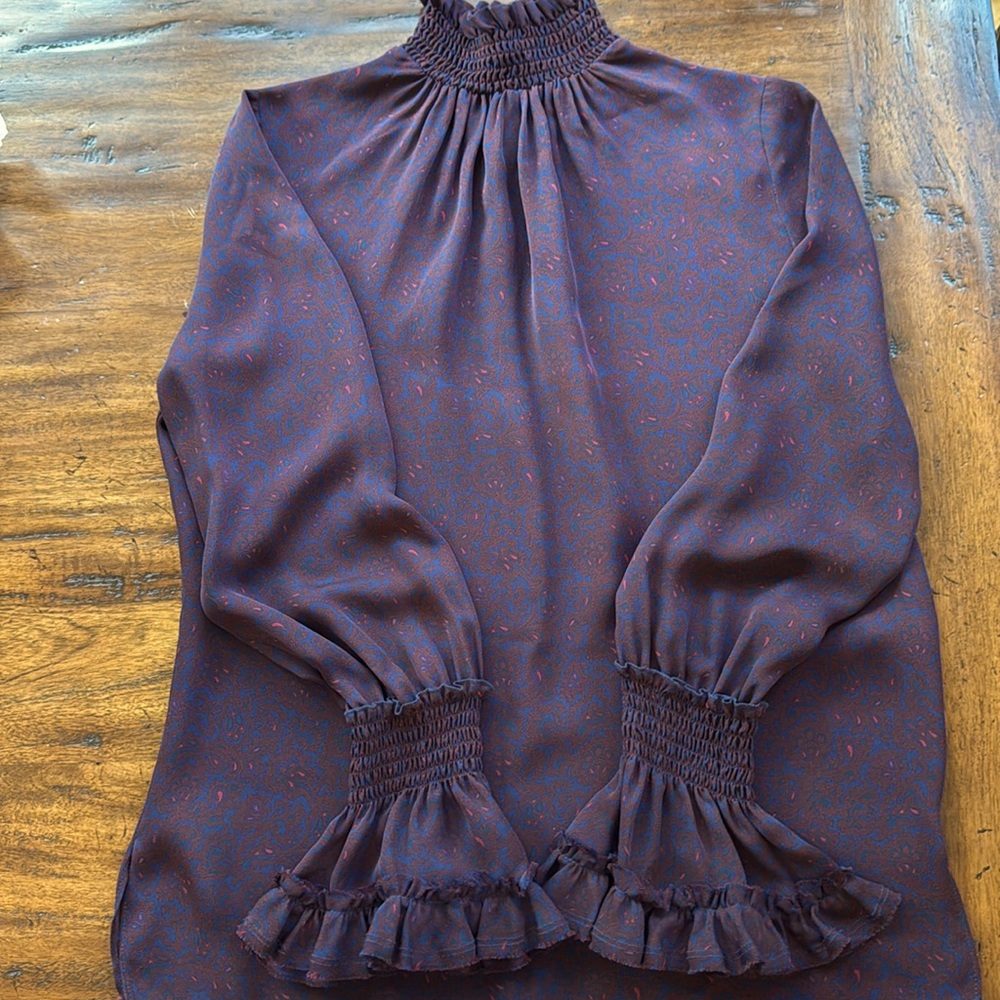 Navy paisley silk turtleneck 
Gorgeous with dark wash jeans 
No flaws 
Size S